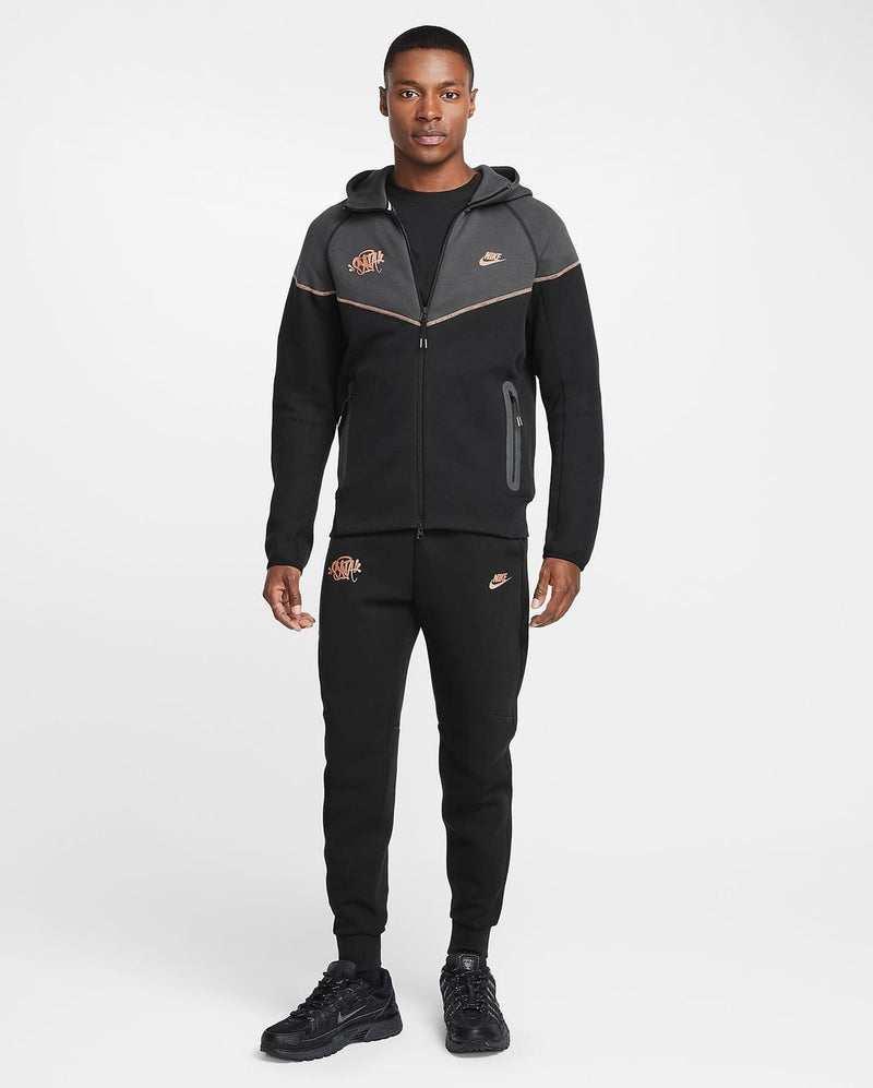 Conjunto NK Tech Fleece x Syna World Central Cee