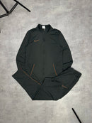 Conjunto NK Dri-Fit 2021 (Preto e Laranja)